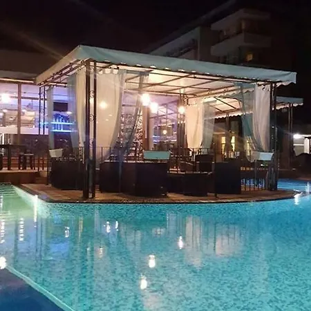 Апартамент Grand Kameliq *